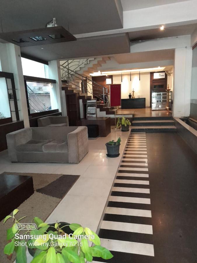 Sayoojyam Residency Hotel Palakkad Bagian luar foto